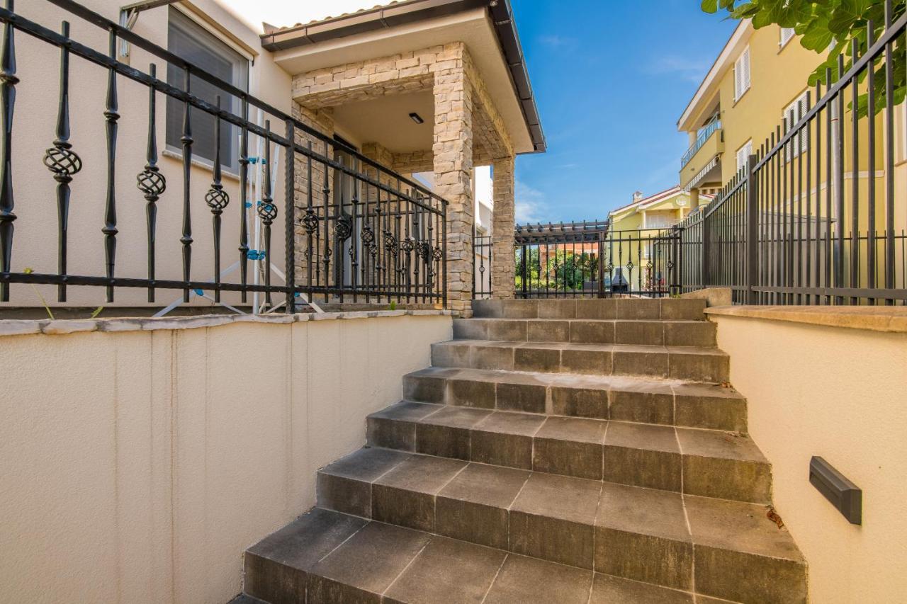 Apartment Tulipan Климно Екстериор снимка